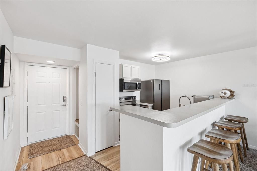 待售: $205,000 (1 贝兹, 1 浴室, 693 平方英尺)