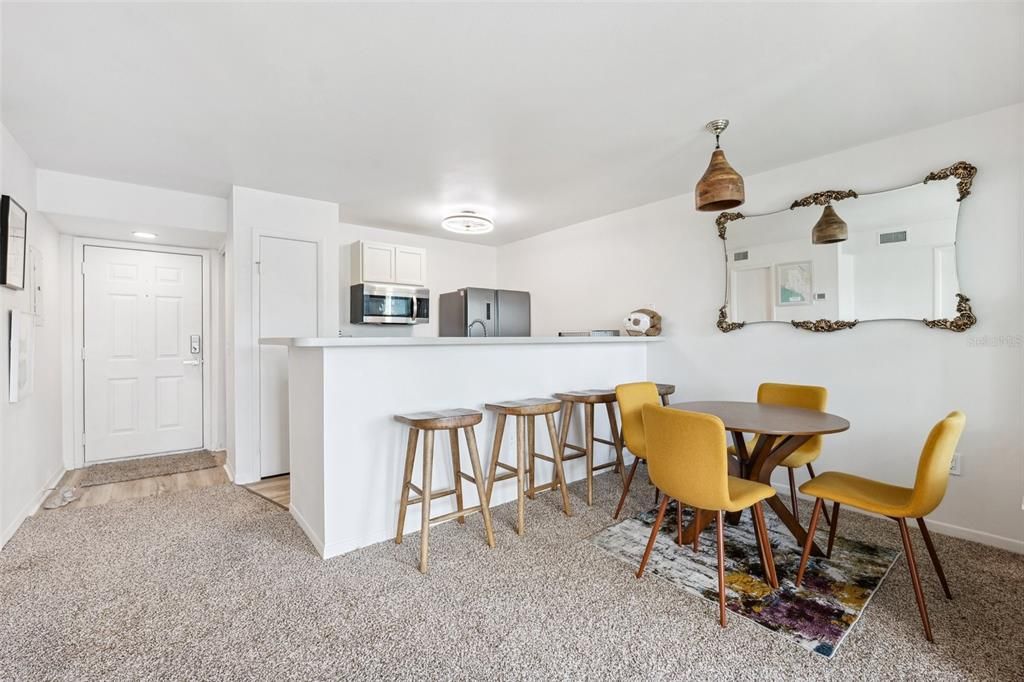 待售: $205,000 (1 贝兹, 1 浴室, 693 平方英尺)