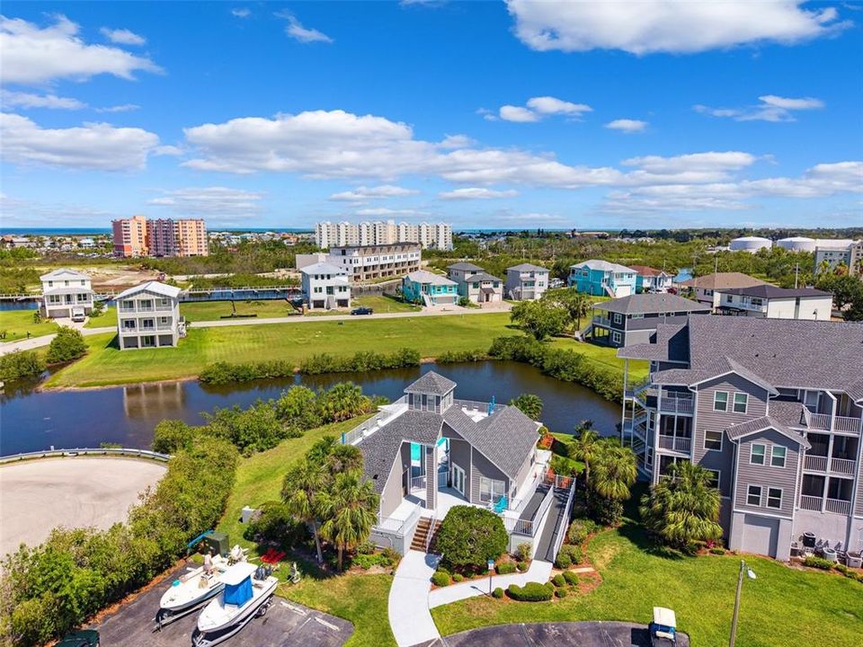 待售: $205,000 (1 贝兹, 1 浴室, 693 平方英尺)