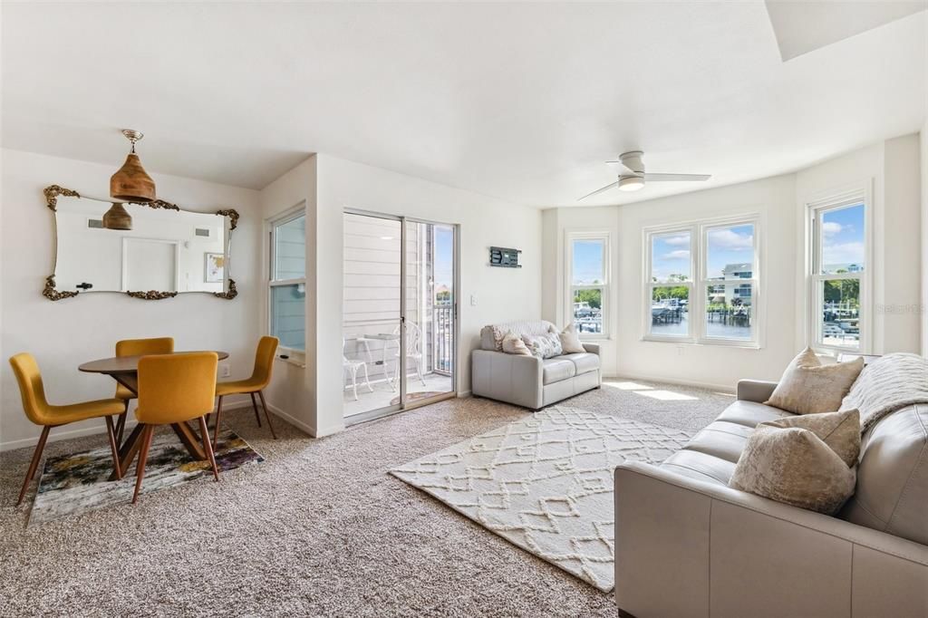 待售: $205,000 (1 贝兹, 1 浴室, 693 平方英尺)