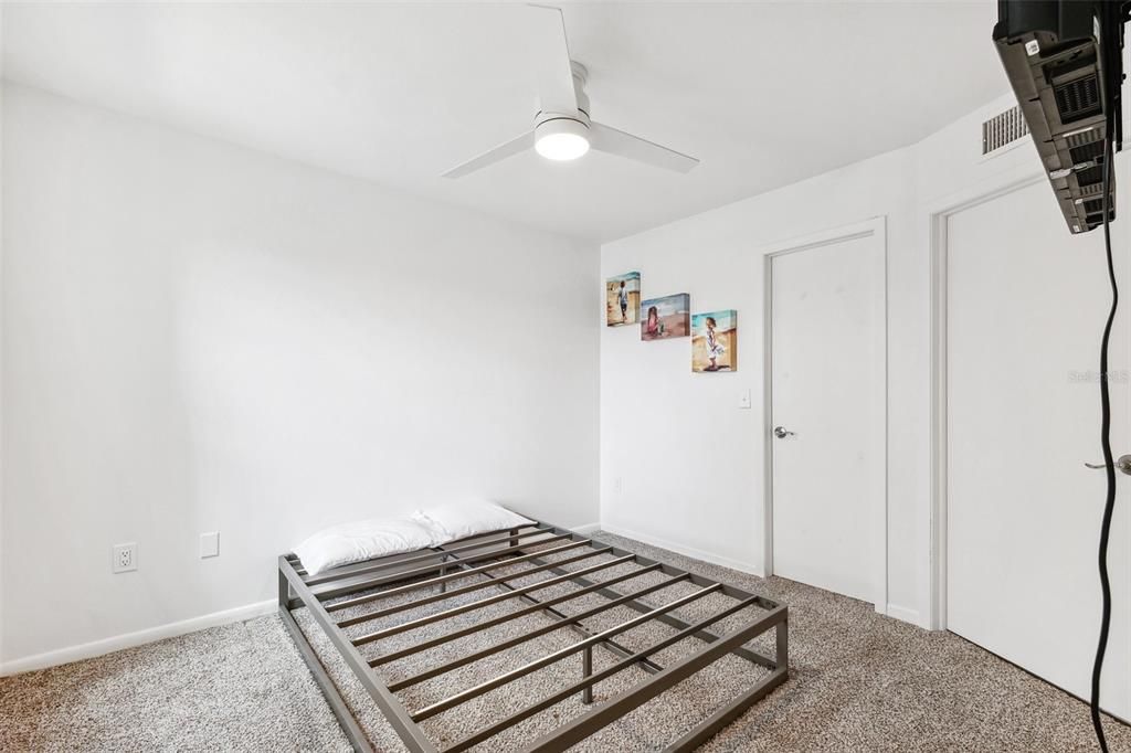 待售: $205,000 (1 贝兹, 1 浴室, 693 平方英尺)