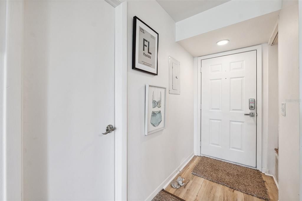 待售: $205,000 (1 贝兹, 1 浴室, 693 平方英尺)