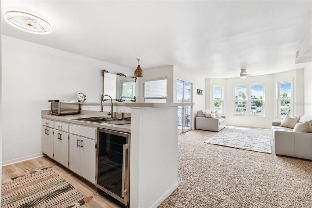 待售: $205,000 (1 贝兹, 1 浴室, 693 平方英尺)