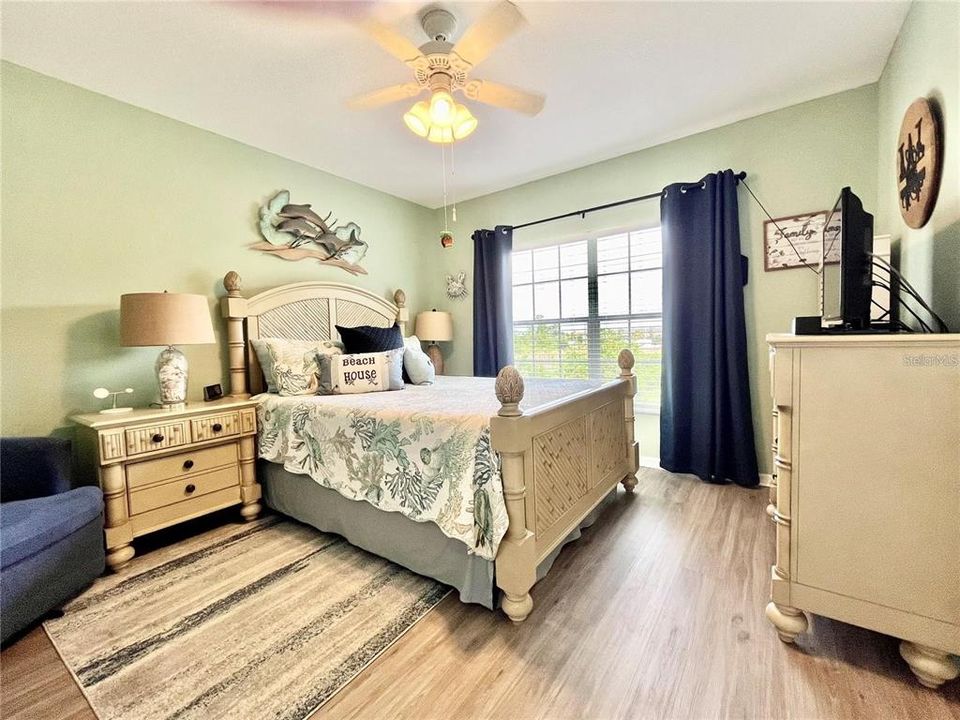 Под контрактом: $3,000 (2 спален, 2 ванн, 996 Квадратных фут)