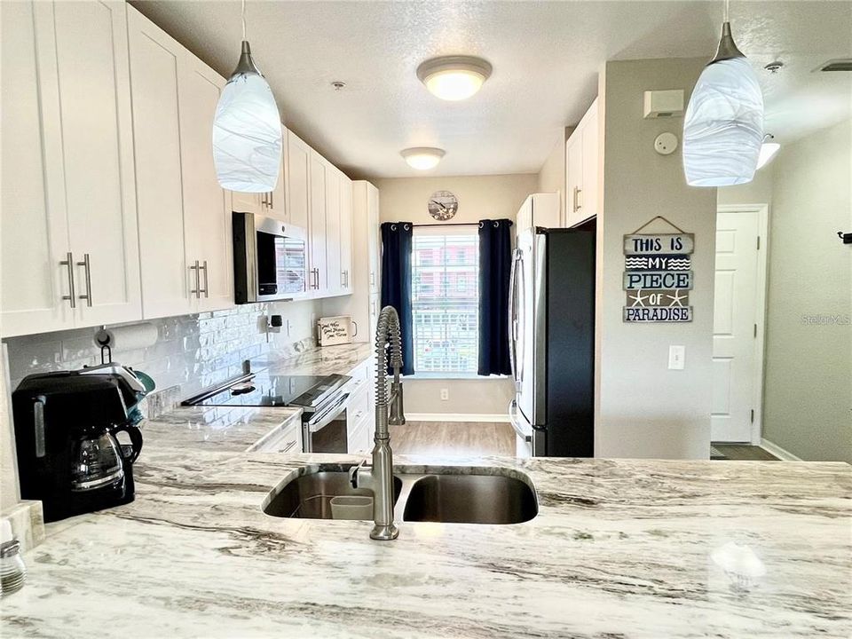 Под контрактом: $3,000 (2 спален, 2 ванн, 996 Квадратных фут)