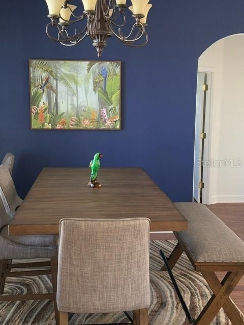 出租: $6,000 (3 贝兹, 2 浴室, 2457 平方英尺)