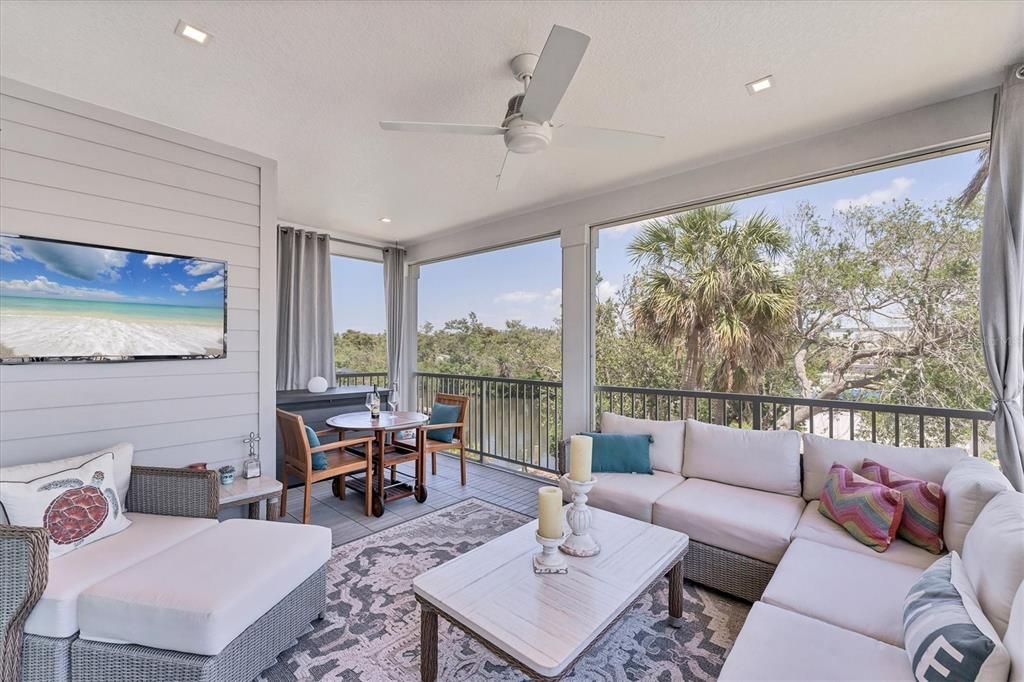 For Sale: $1,550,000 (3 beds, 2 baths, 1678 Square Feet)