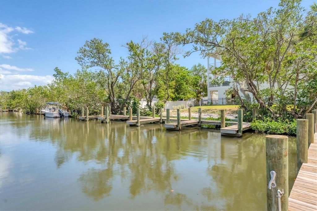 For Sale: $1,550,000 (3 beds, 2 baths, 1678 Square Feet)