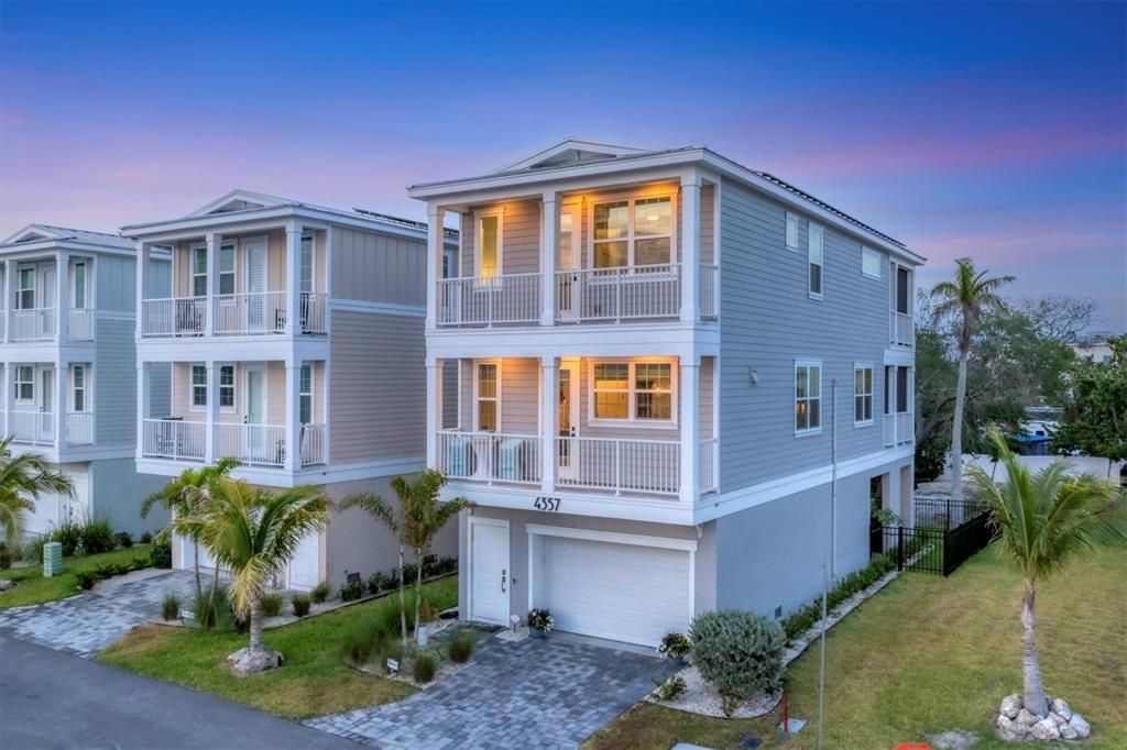 For Sale: $1,550,000 (3 beds, 2 baths, 1678 Square Feet)