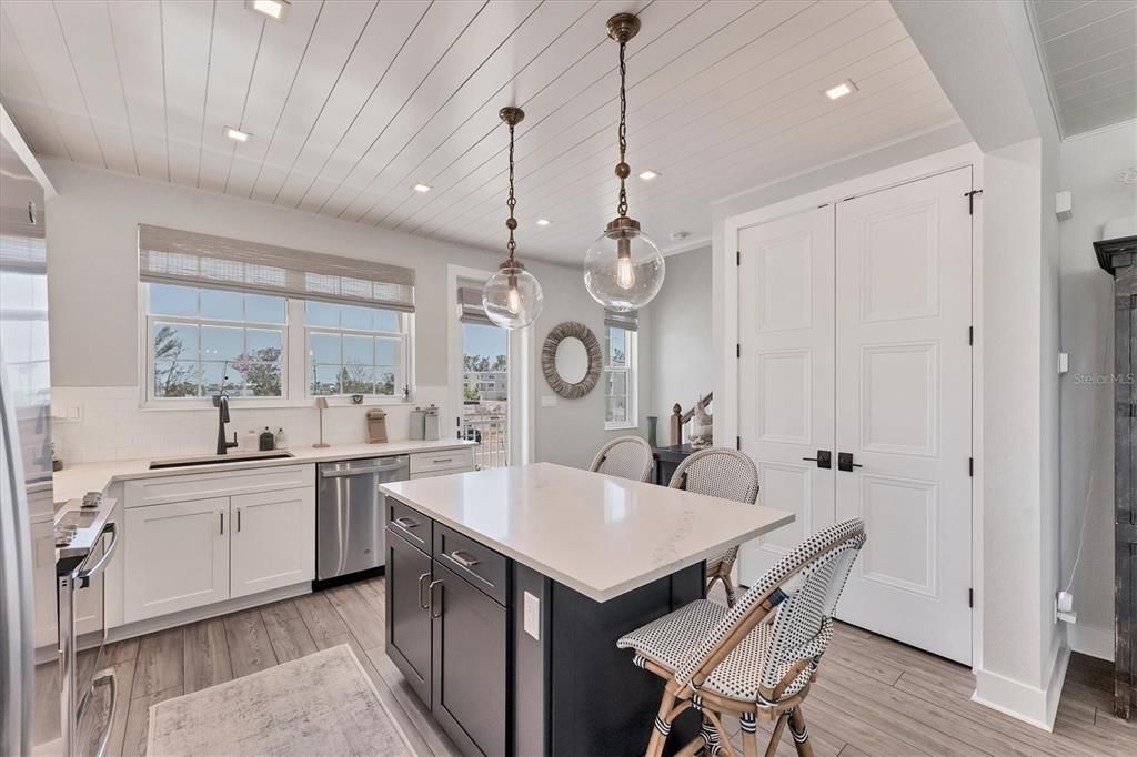 For Sale: $1,550,000 (3 beds, 2 baths, 1678 Square Feet)