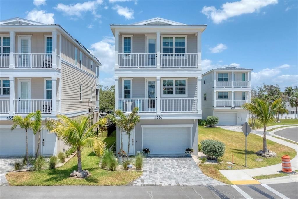 For Sale: $1,550,000 (3 beds, 2 baths, 1678 Square Feet)