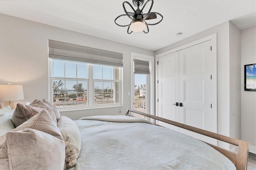 For Sale: $1,550,000 (3 beds, 2 baths, 1678 Square Feet)