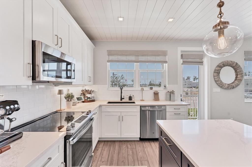 For Sale: $1,550,000 (3 beds, 2 baths, 1678 Square Feet)