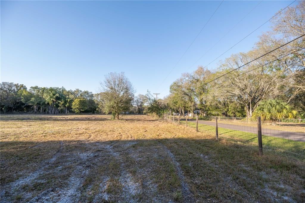 На продажу: $550,000 (3.00 acres)