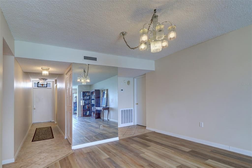 На продажу: $289,000 (2 спален, 2 ванн, 1450 Квадратных фут)