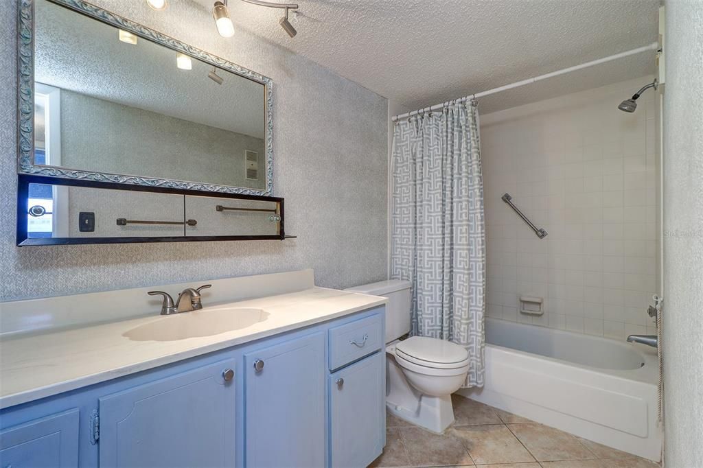 На продажу: $289,000 (2 спален, 2 ванн, 1450 Квадратных фут)