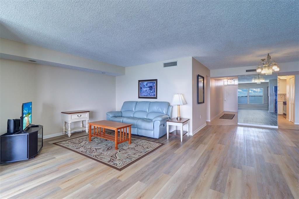 На продажу: $289,000 (2 спален, 2 ванн, 1450 Квадратных фут)