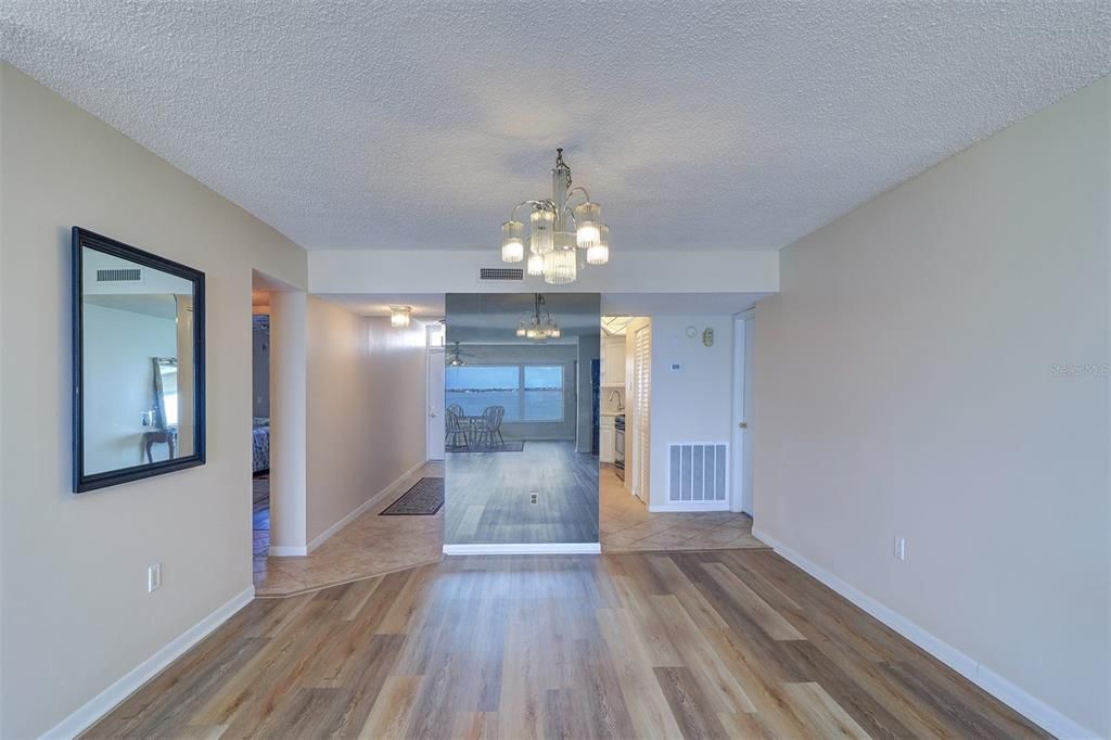 На продажу: $289,000 (2 спален, 2 ванн, 1450 Квадратных фут)