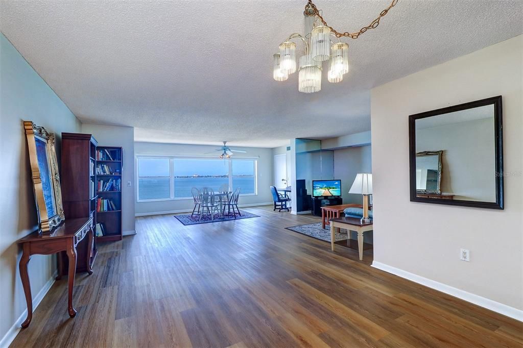 На продажу: $289,000 (2 спален, 2 ванн, 1450 Квадратных фут)