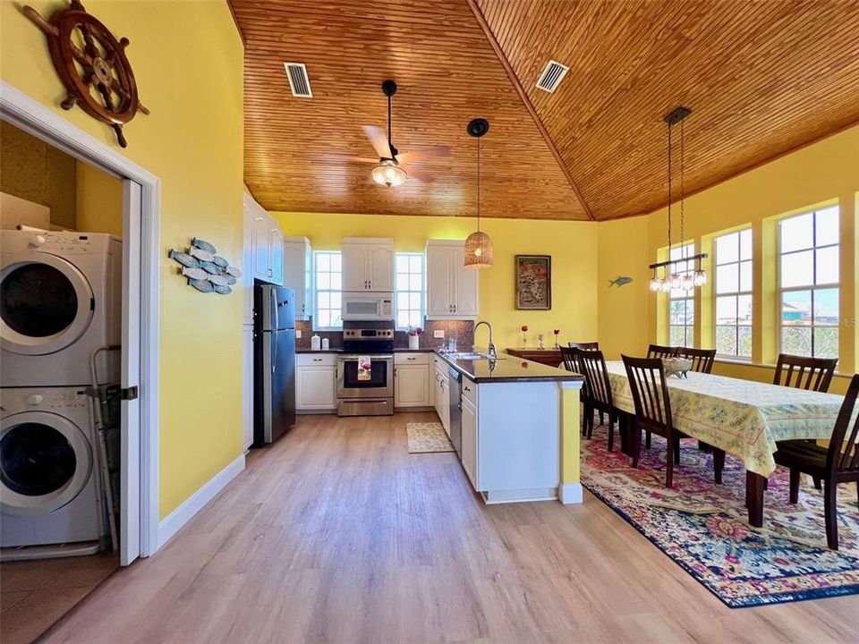 На продажу: $725,000 (4 спален, 3 ванн, 2678 Квадратных фут)