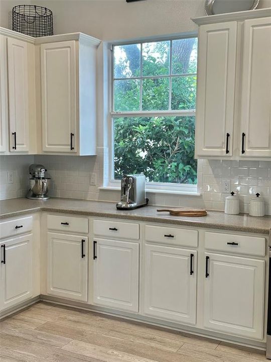 合同活跃: $1,225,000 (5 贝兹, 3 浴室, 2935 平方英尺)