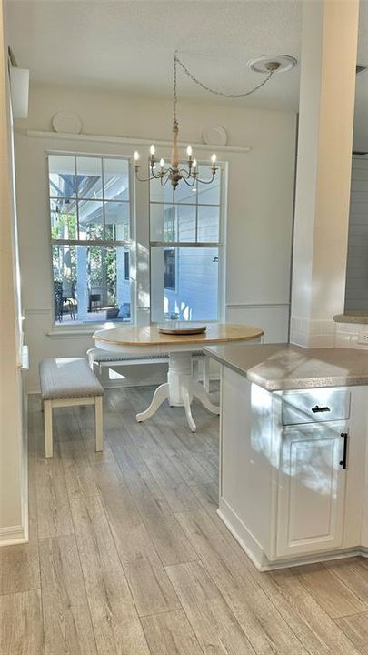 合同活跃: $1,225,000 (5 贝兹, 3 浴室, 2935 平方英尺)