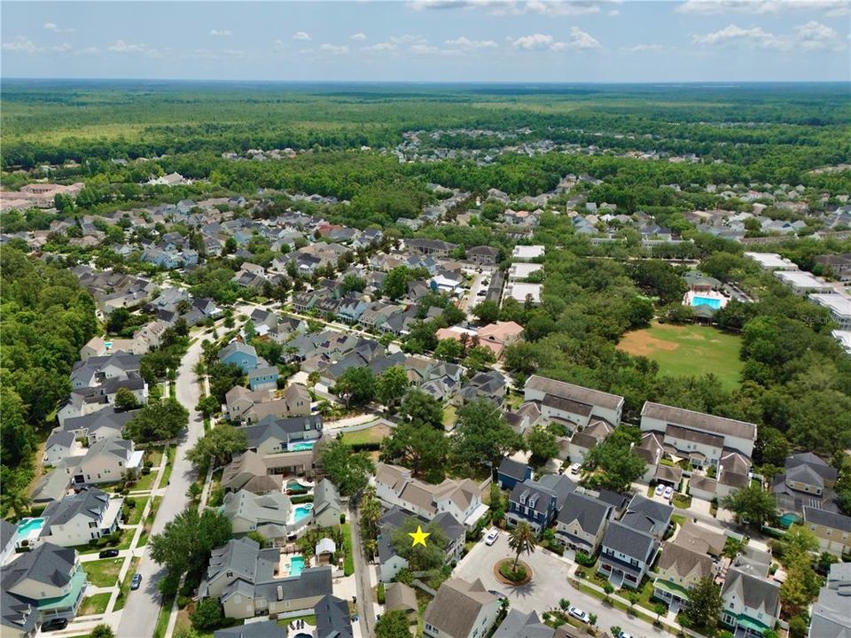 合同活跃: $1,225,000 (5 贝兹, 3 浴室, 2935 平方英尺)