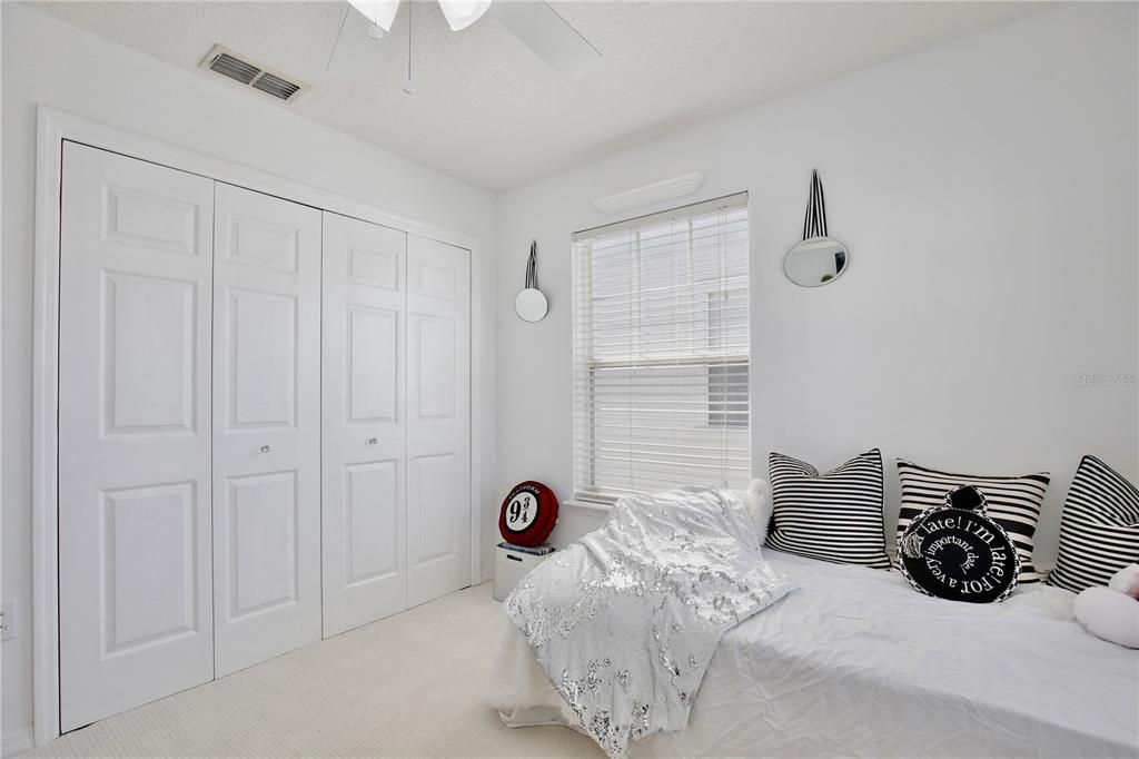 合同活跃: $1,225,000 (5 贝兹, 3 浴室, 2935 平方英尺)