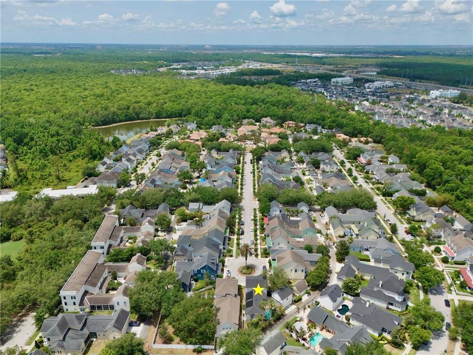 合同活跃: $1,225,000 (5 贝兹, 3 浴室, 2935 平方英尺)