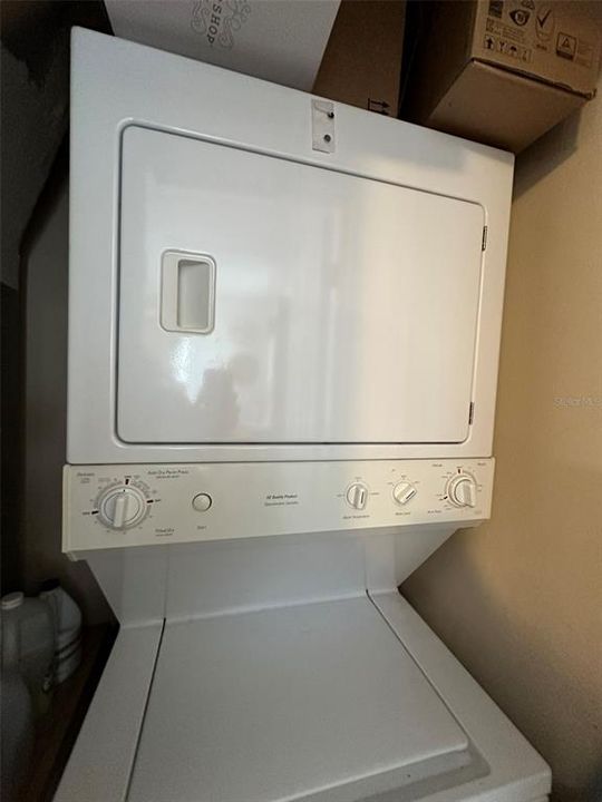 合同活跃: $1,225,000 (5 贝兹, 3 浴室, 2935 平方英尺)