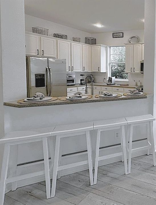 合同活跃: $1,225,000 (5 贝兹, 3 浴室, 2935 平方英尺)