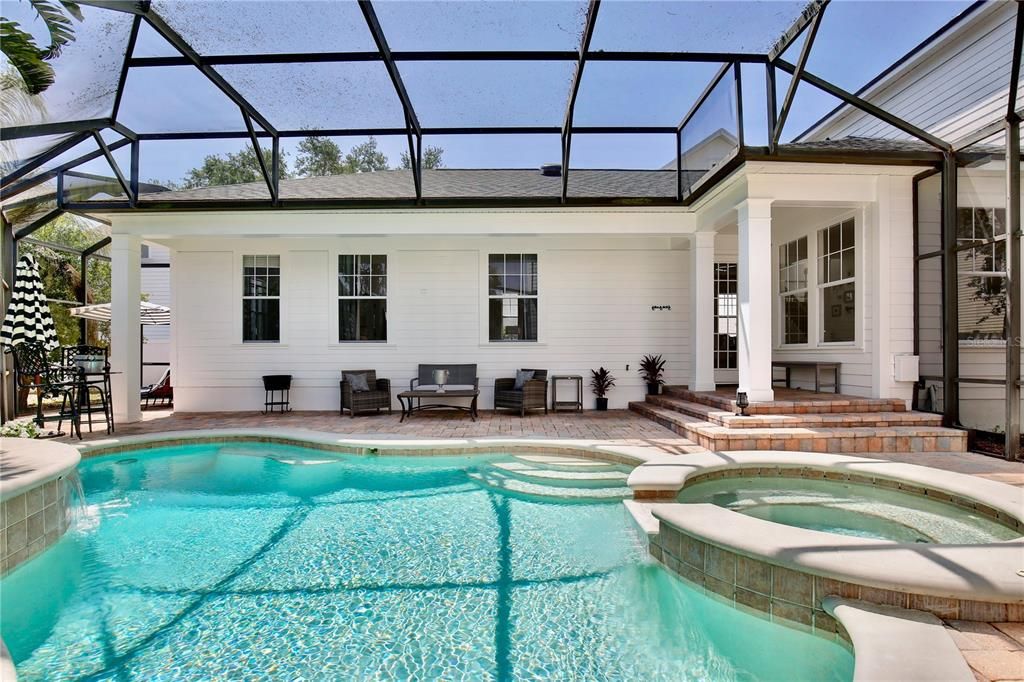 合同活跃: $1,225,000 (5 贝兹, 3 浴室, 2935 平方英尺)