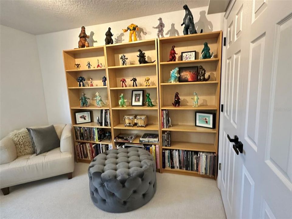 合同活跃: $1,225,000 (5 贝兹, 3 浴室, 2935 平方英尺)