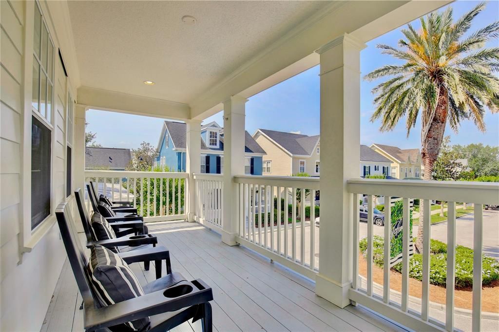 合同活跃: $1,225,000 (5 贝兹, 3 浴室, 2935 平方英尺)