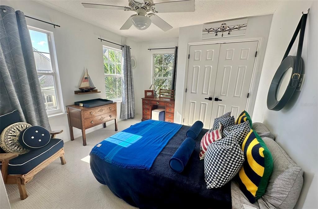 合同活跃: $1,225,000 (5 贝兹, 3 浴室, 2935 平方英尺)