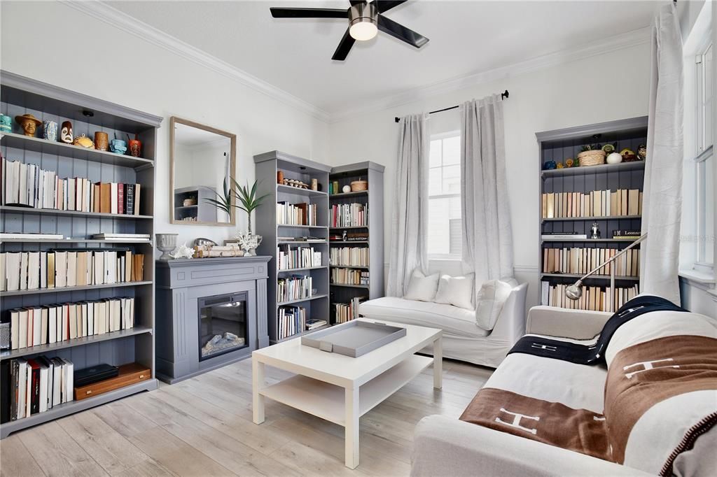 合同活跃: $1,225,000 (5 贝兹, 3 浴室, 2935 平方英尺)