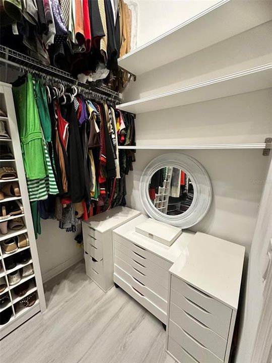 合同活跃: $1,225,000 (5 贝兹, 3 浴室, 2935 平方英尺)