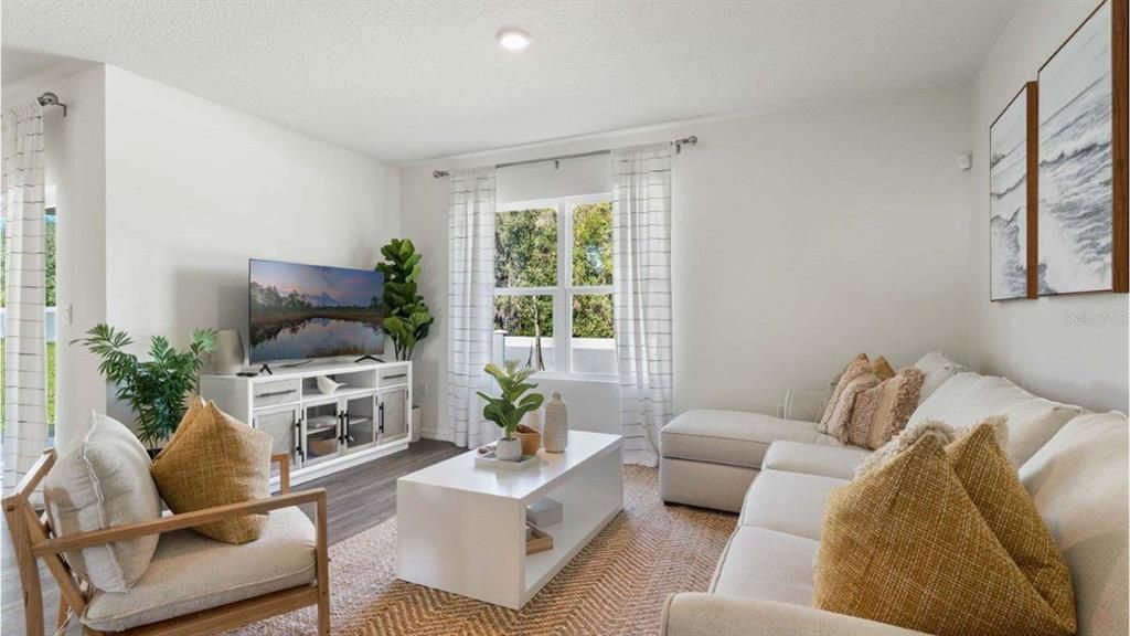 合同活跃: $337,490 (4 贝兹, 2 浴室, 1828 平方英尺)