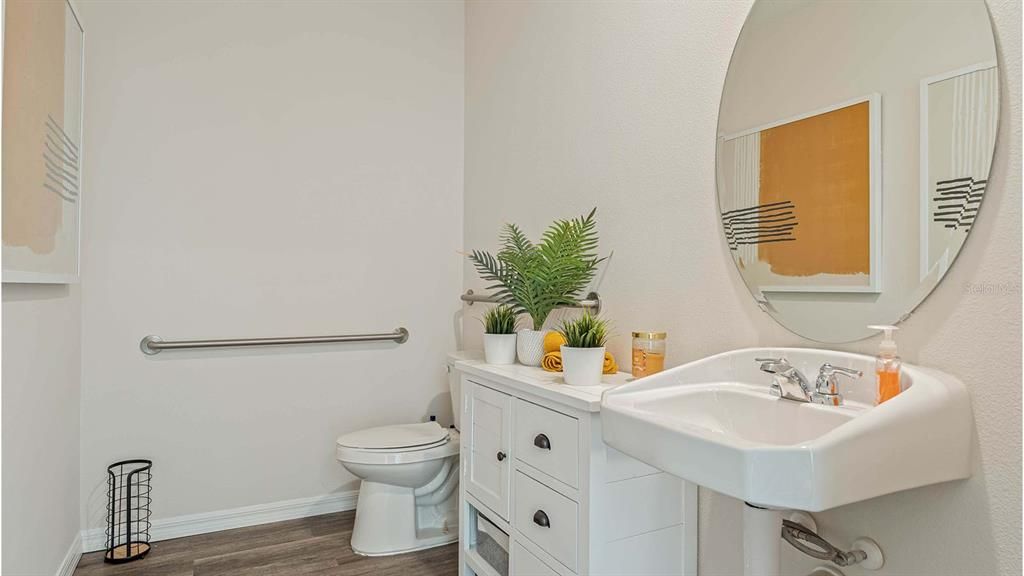 合同活跃: $337,490 (4 贝兹, 2 浴室, 1828 平方英尺)