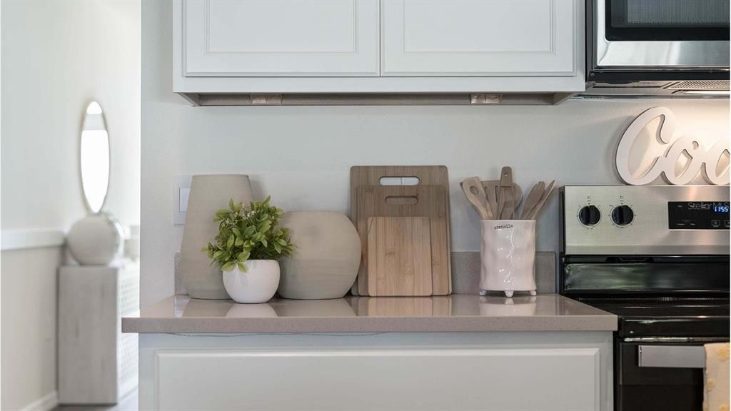 合同活跃: $337,490 (4 贝兹, 2 浴室, 1828 平方英尺)