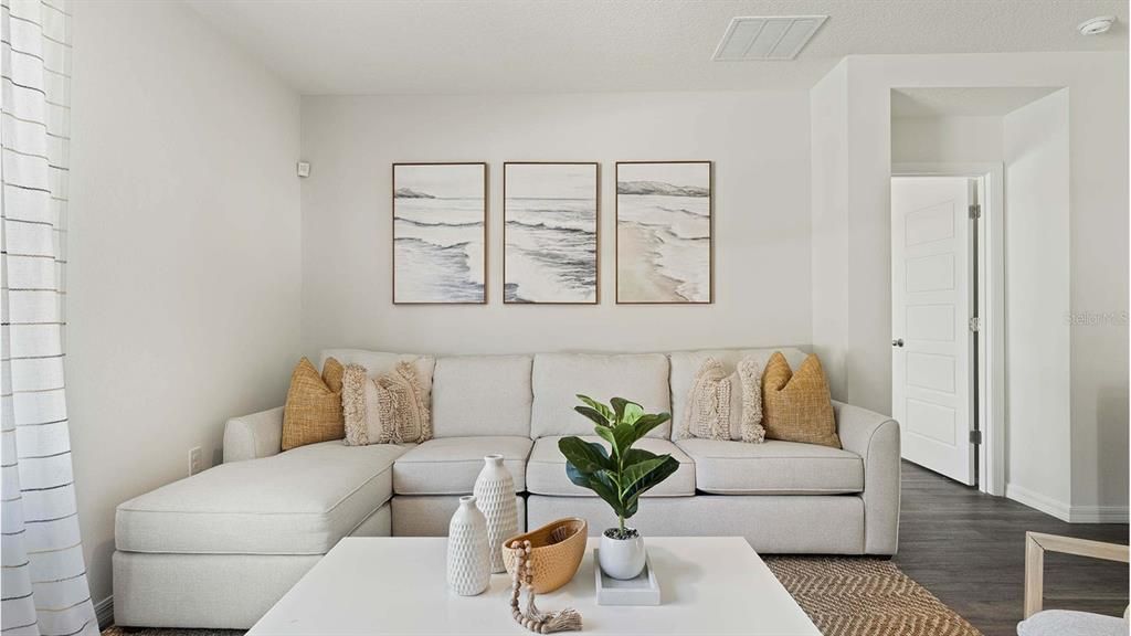 合同活跃: $337,490 (4 贝兹, 2 浴室, 1828 平方英尺)