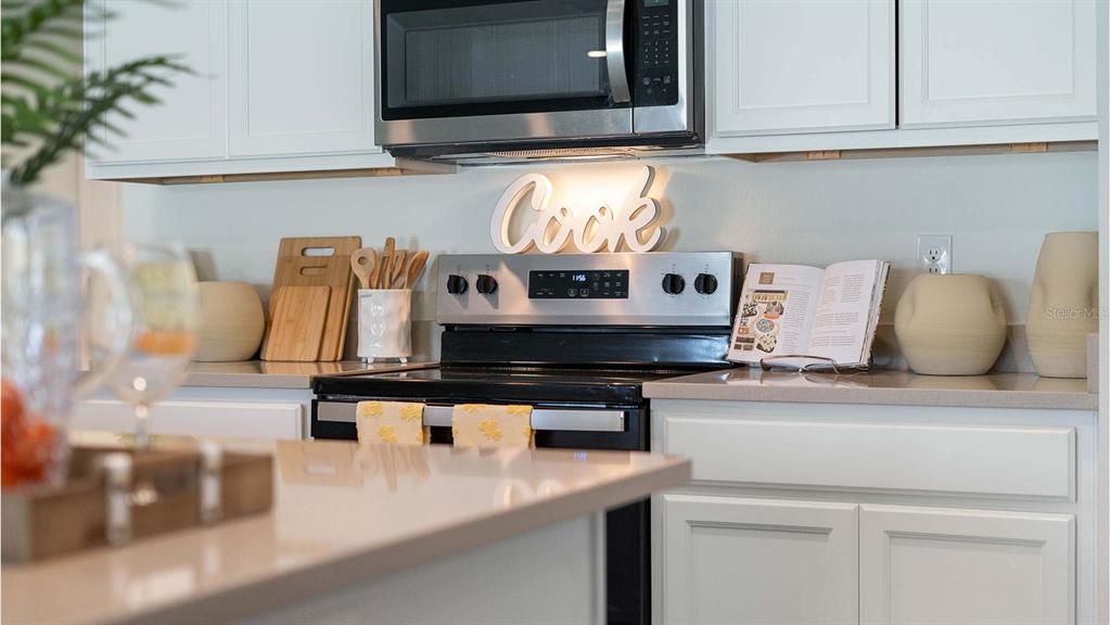 合同活跃: $337,490 (4 贝兹, 2 浴室, 1828 平方英尺)