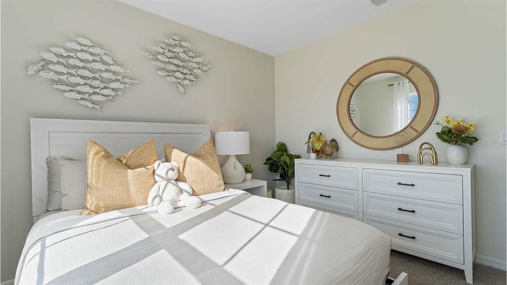 合同活跃: $337,490 (4 贝兹, 2 浴室, 1828 平方英尺)