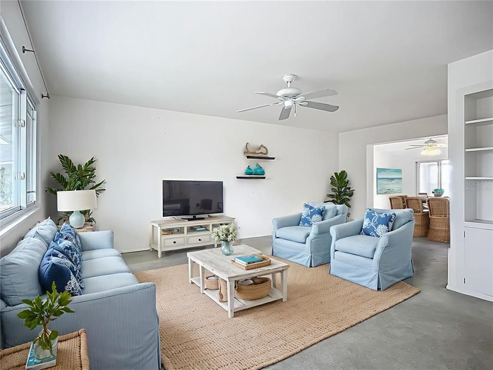 Active With Contract: $229,900 (3 beds, 2 baths, 1662 Square Feet)