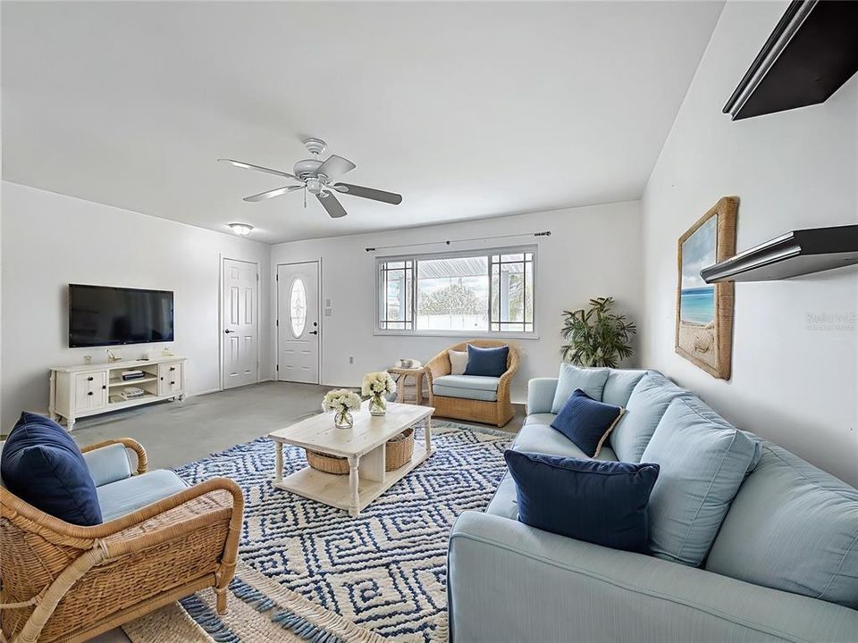 Active With Contract: $229,900 (3 beds, 2 baths, 1662 Square Feet)