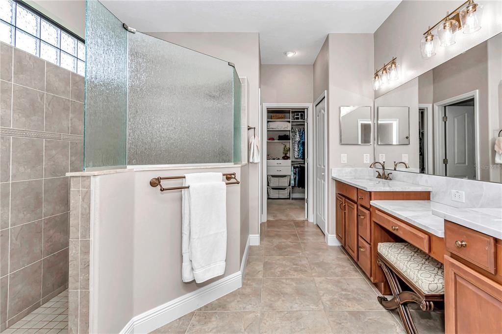 En Venta: $465,000 (4 camas, 3 baños, 2837 Pies cuadrados)