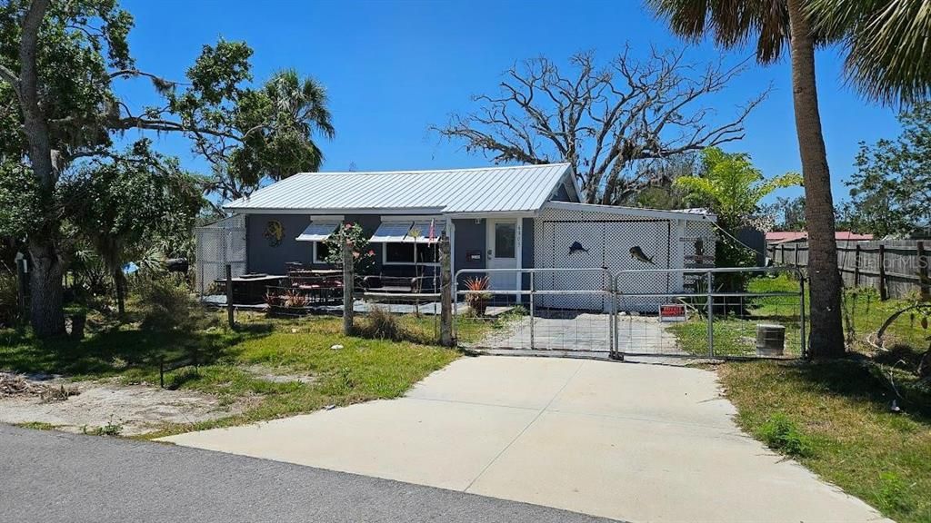 Recently Sold: $275,000 (2 beds, 1 baths, 616 Square Feet)