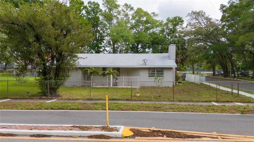 For Sale: $345,000 (3 beds, 2 baths, 1398 Square Feet)