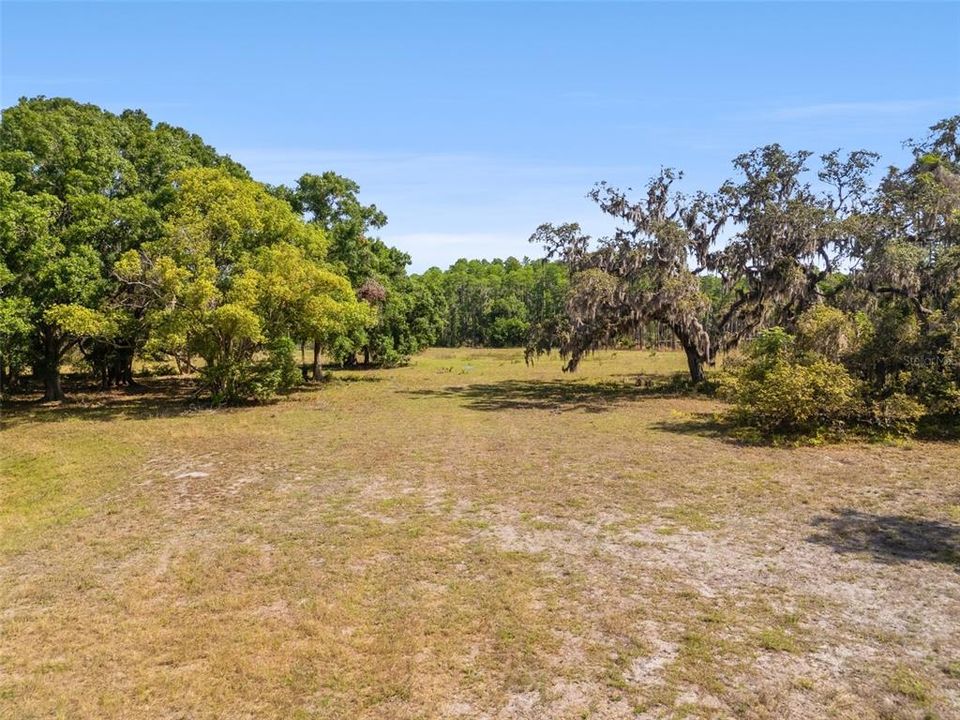 待售: $4,500,000 (22.30 acres)