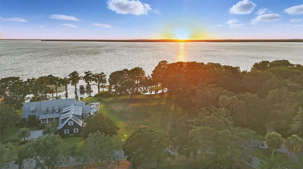 For Sale: $800,000 (0.91 acres)